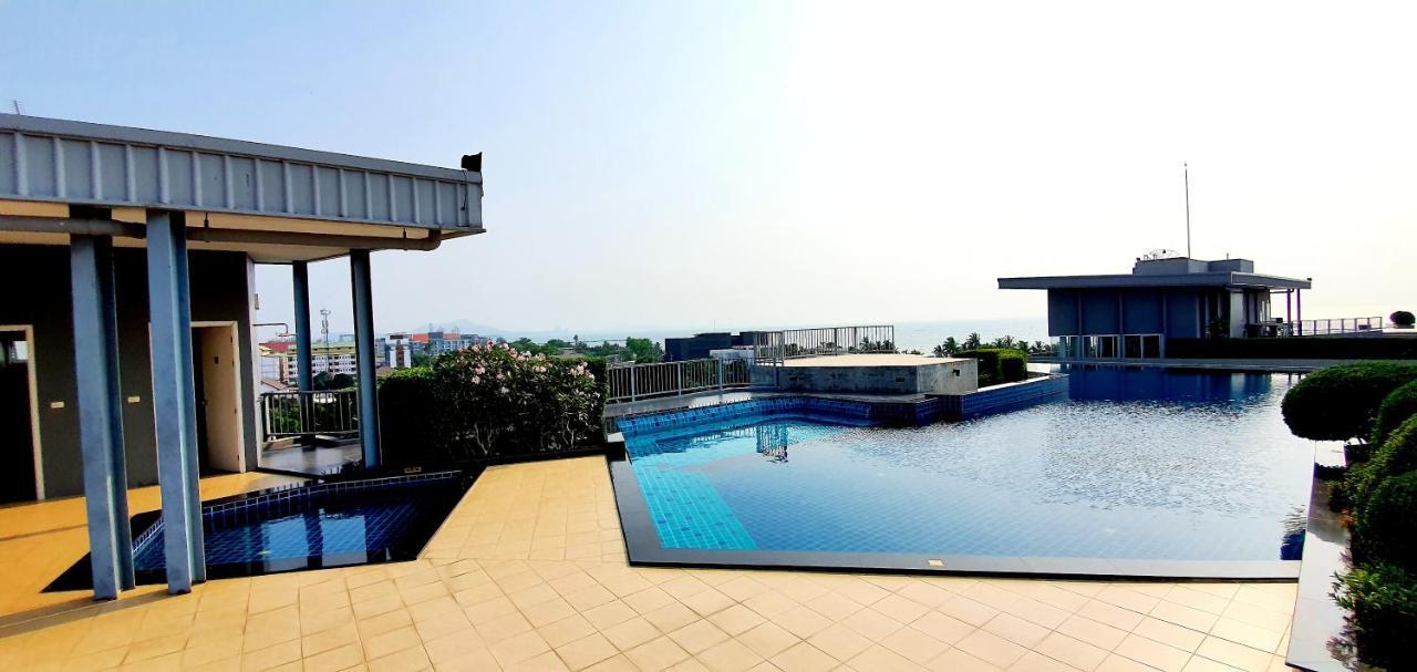 Appartamento Cozy Near Beach 200M With Toproof Pool At Patio Bangsaen Esterno foto