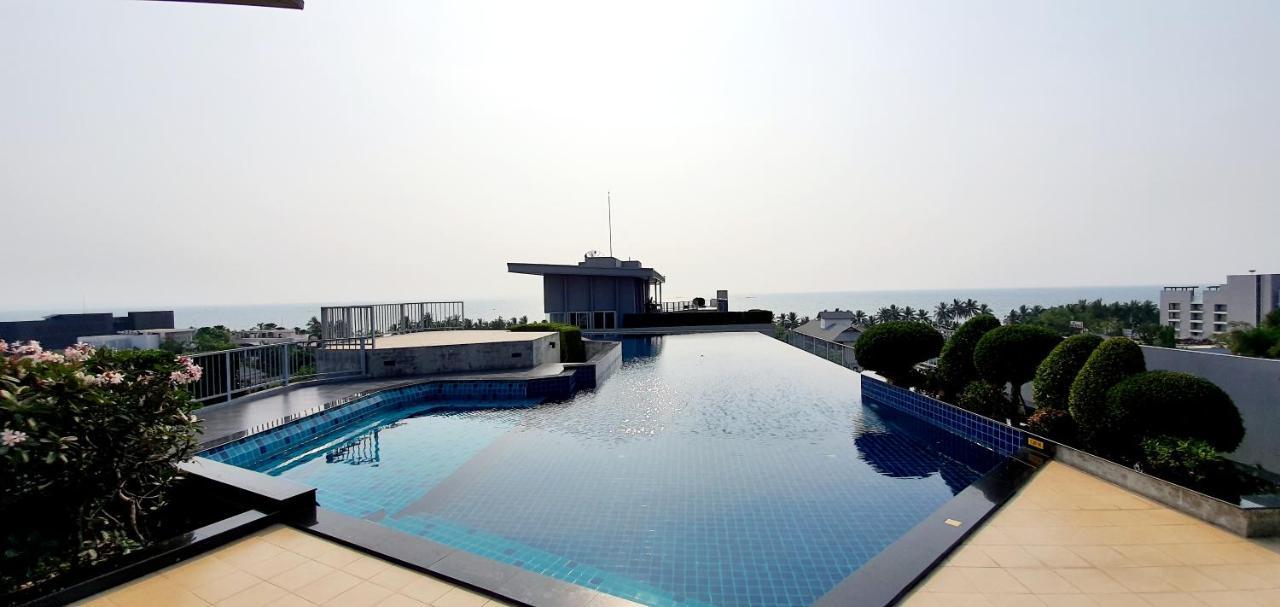 Appartamento Cozy Near Beach 200M With Toproof Pool At Patio Bangsaen Esterno foto